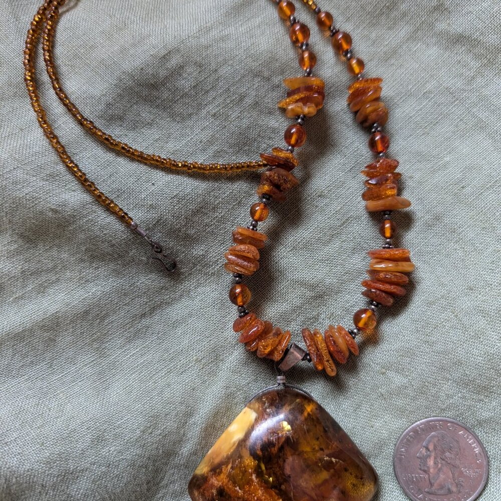 Large Amber pendant necklace - Picture 2 of 5